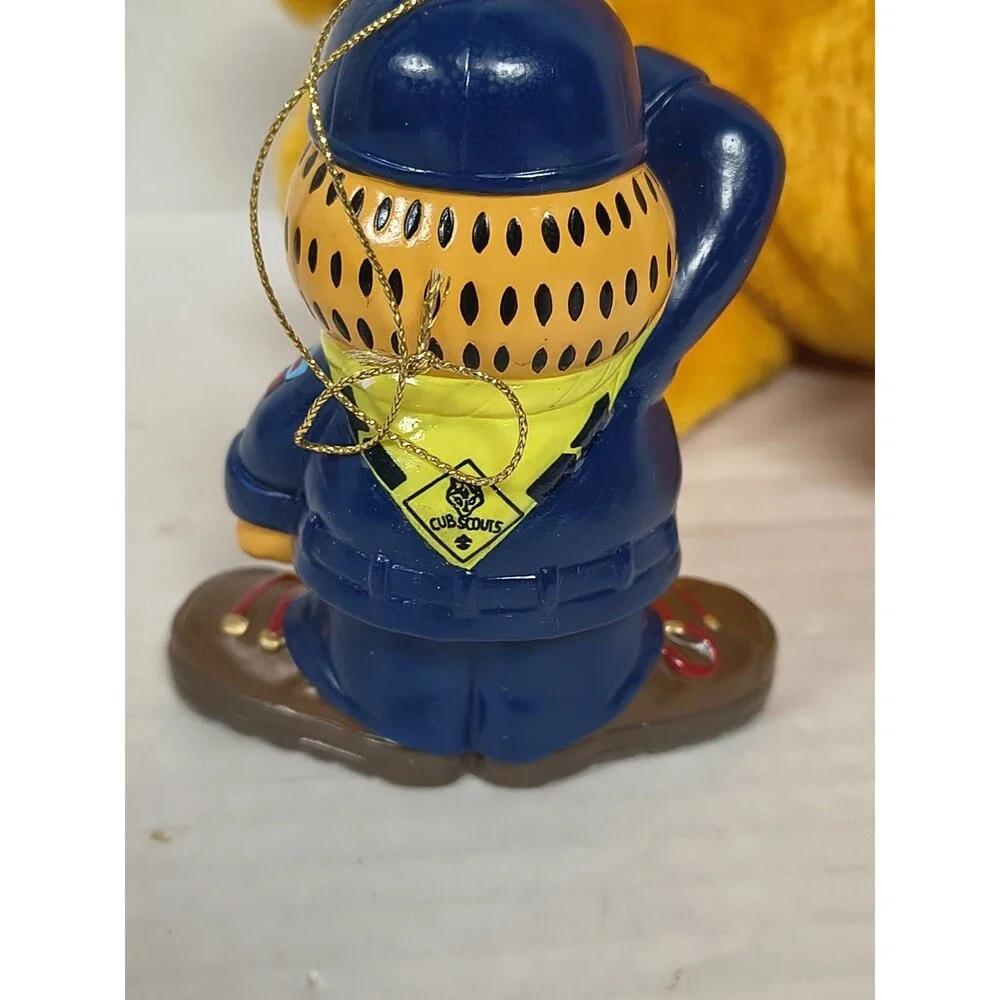 Lot Of Vintage Collectible Garfield Includes Plush, Figure, 2 Cups And Ornament